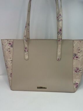 Betsey Johnson Tote Purse Bag Cream Floral Sides Gold Tone Hardware Large